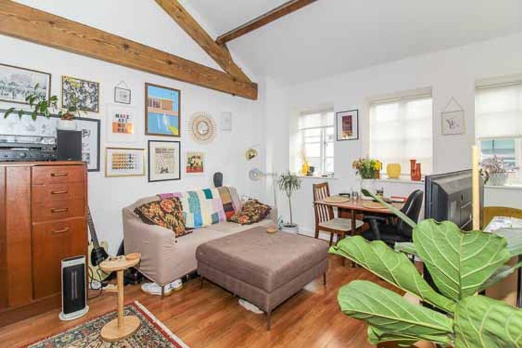Lounge/ Kitchen
