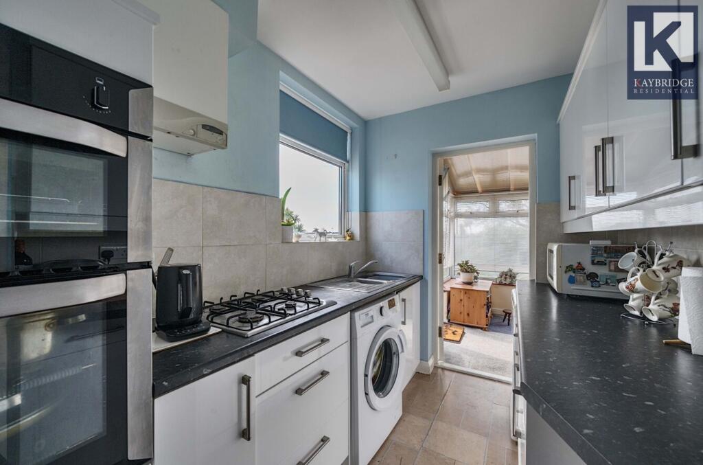 Walsingham Gardens, KT19 0LS