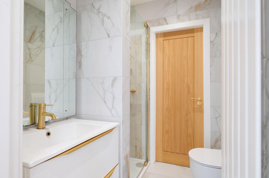 JACK AND JILL EN-SIUITE