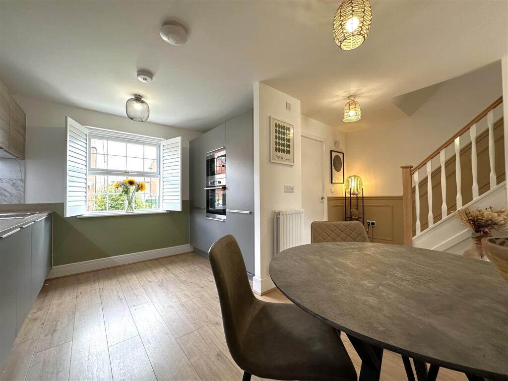 Dining Kitchen 716