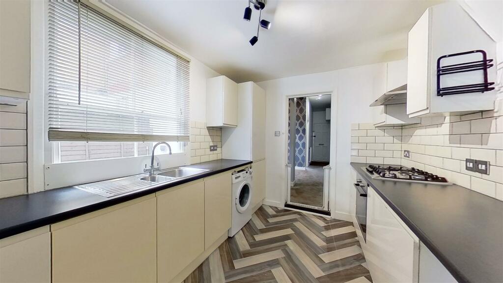 Ingelow-Road-Battersea-SW8-10232022_112608.jpg