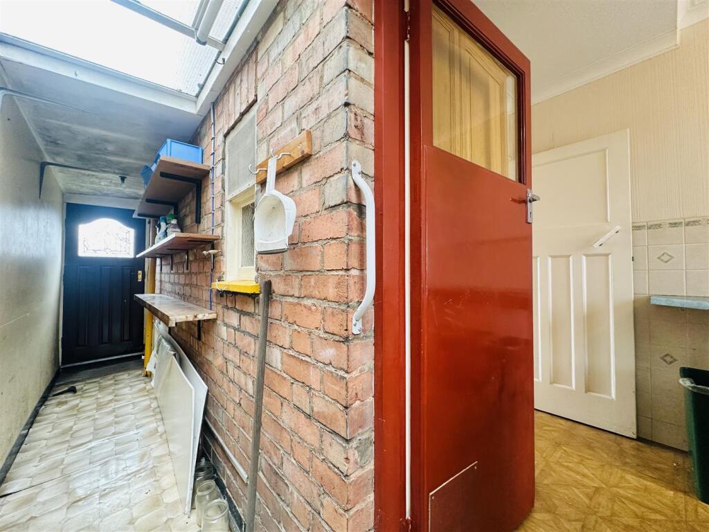 SIDE PASSAGE