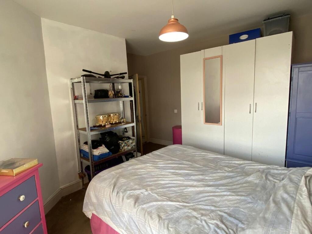 Bed 2.jpg