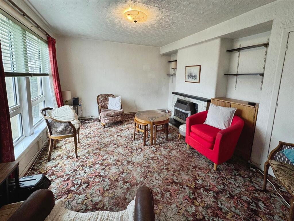 Living Room 3.jpg