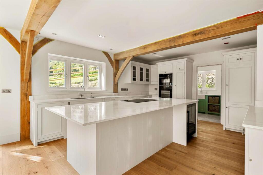 Oak Lodge, Dorking Road, Gomshall, GU5 9NY-109-192