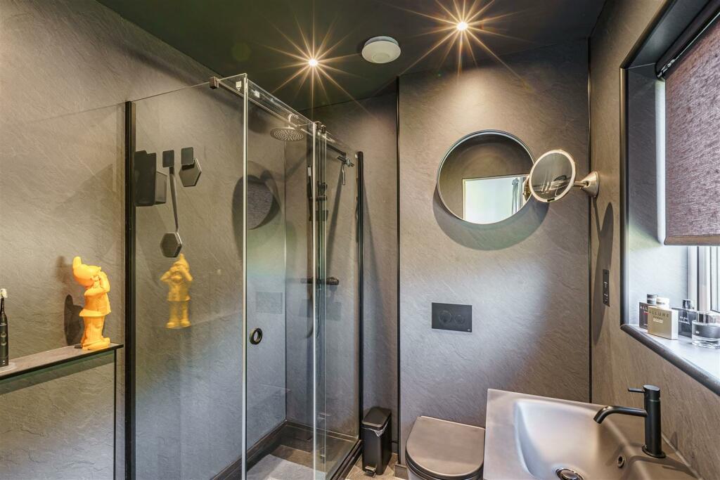 Bedroom Two En-Suite