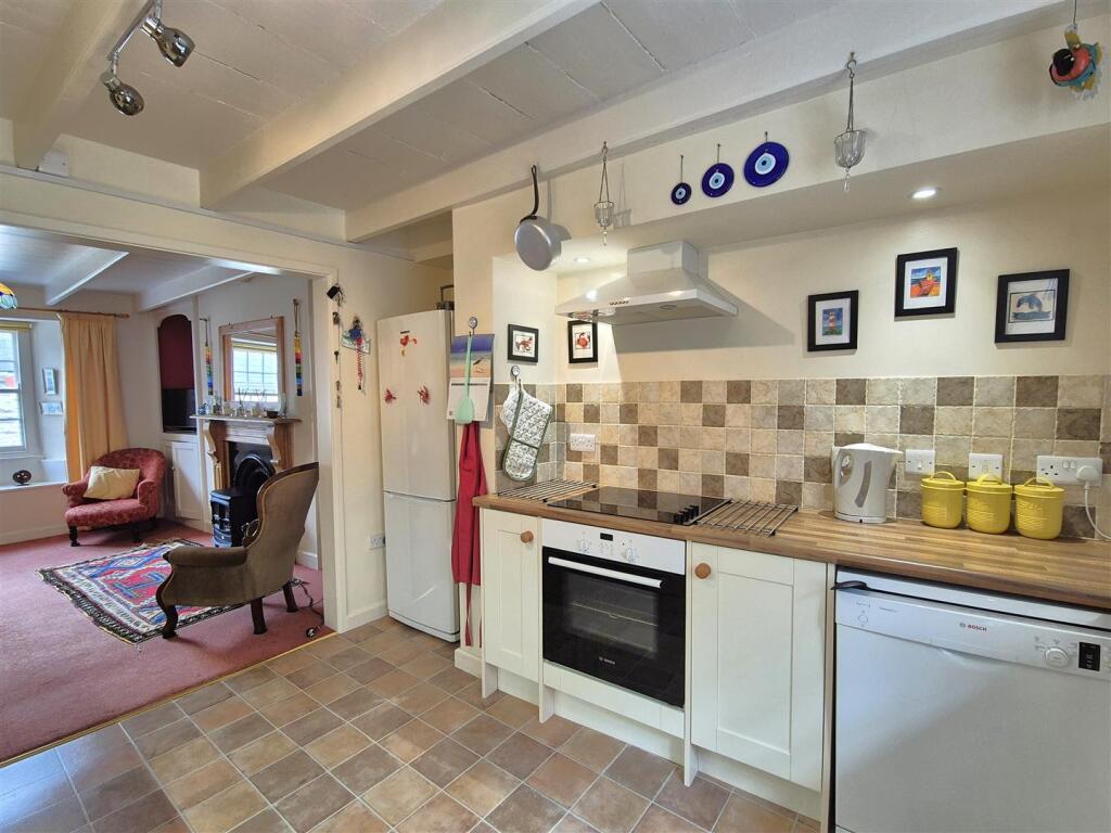 Kitchen 3.jpg