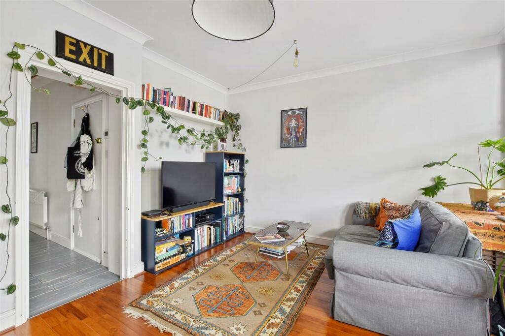 13-b67cGCWT - FFF 25b Pember Road - Reception 2 -O