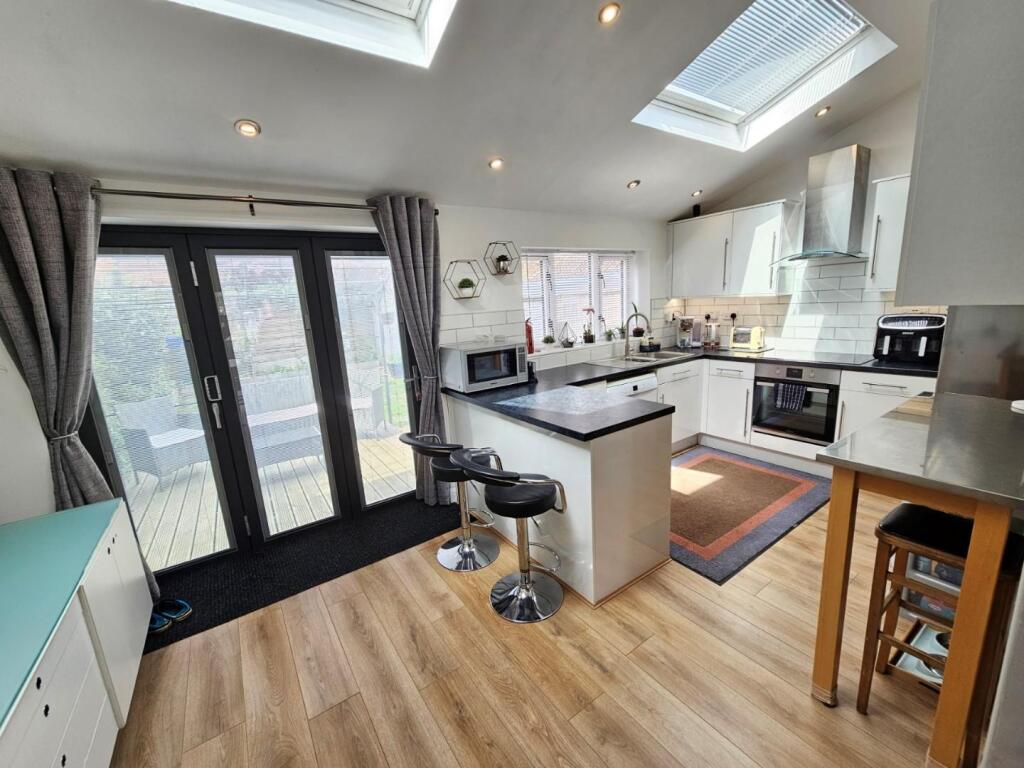 OPEN PLAN KITCHEN/BREAKFAST ROOM