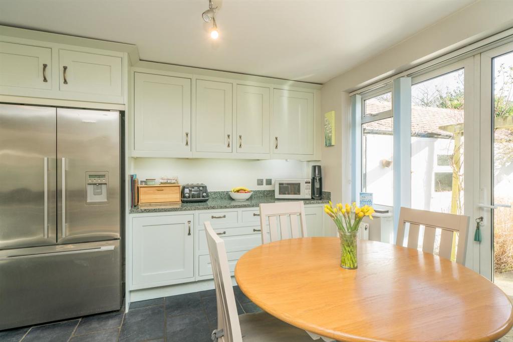 30-Gainsborough-Ave-1015.jpg
