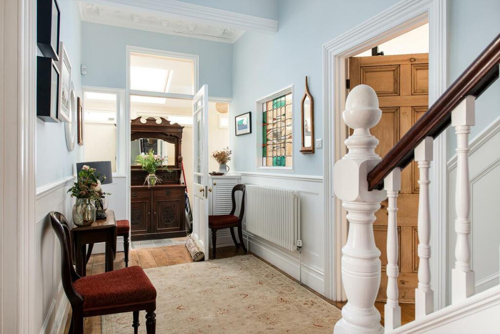 Hallway_1.jpg