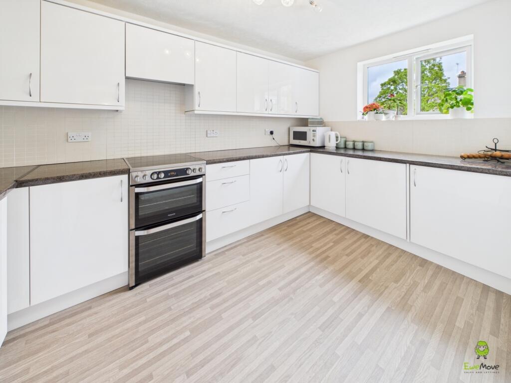 Pinecroft Court Available For Sale With Clinton Cr