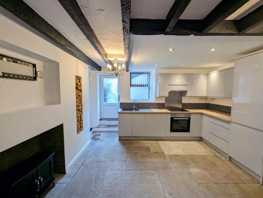 kitchen 2.jpg