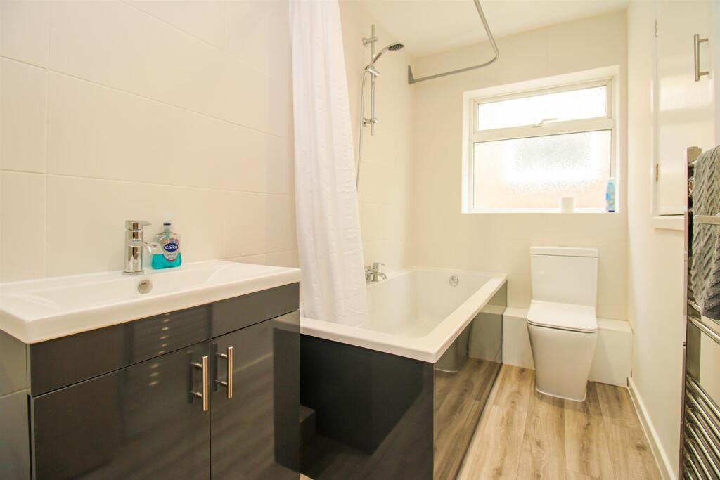 BATHROOM/W.C.