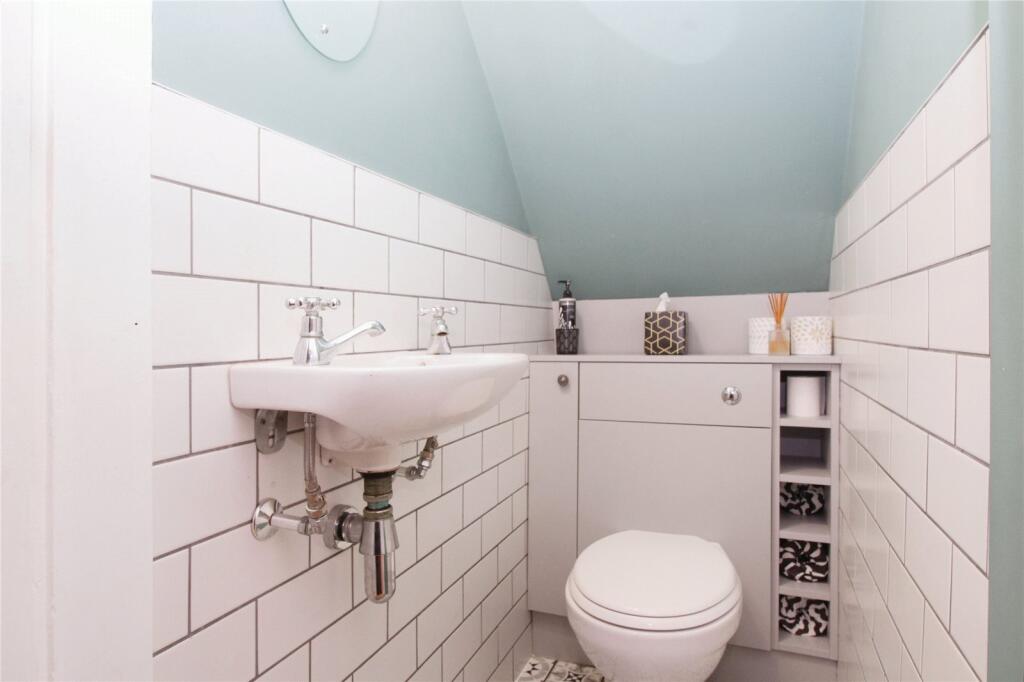 Cloakroom/Wc