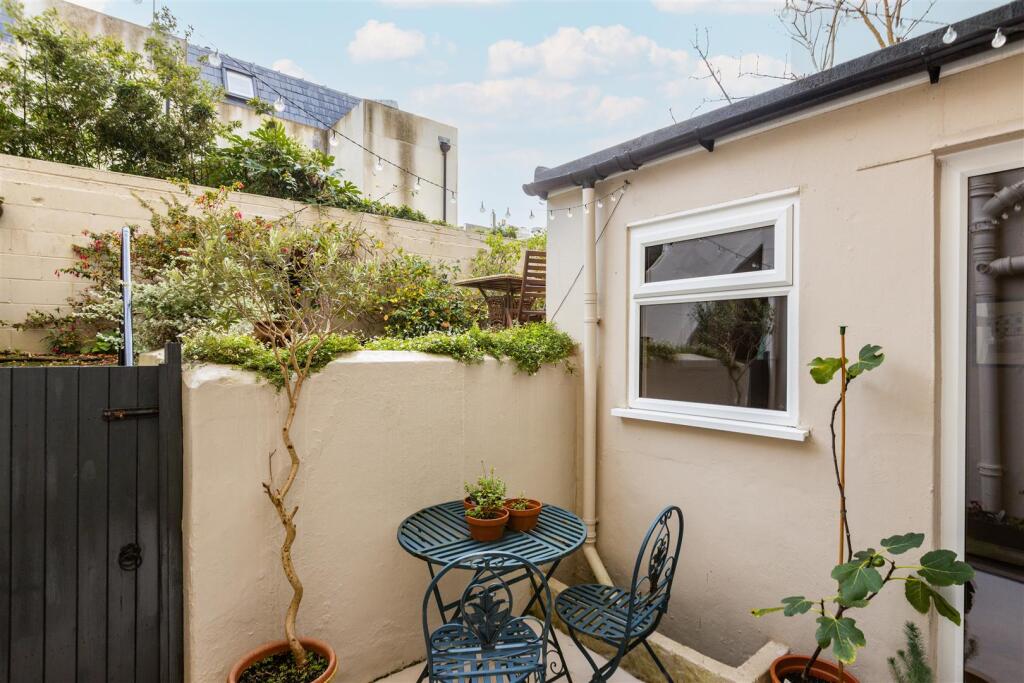 21E St Aubyns-17.jpg