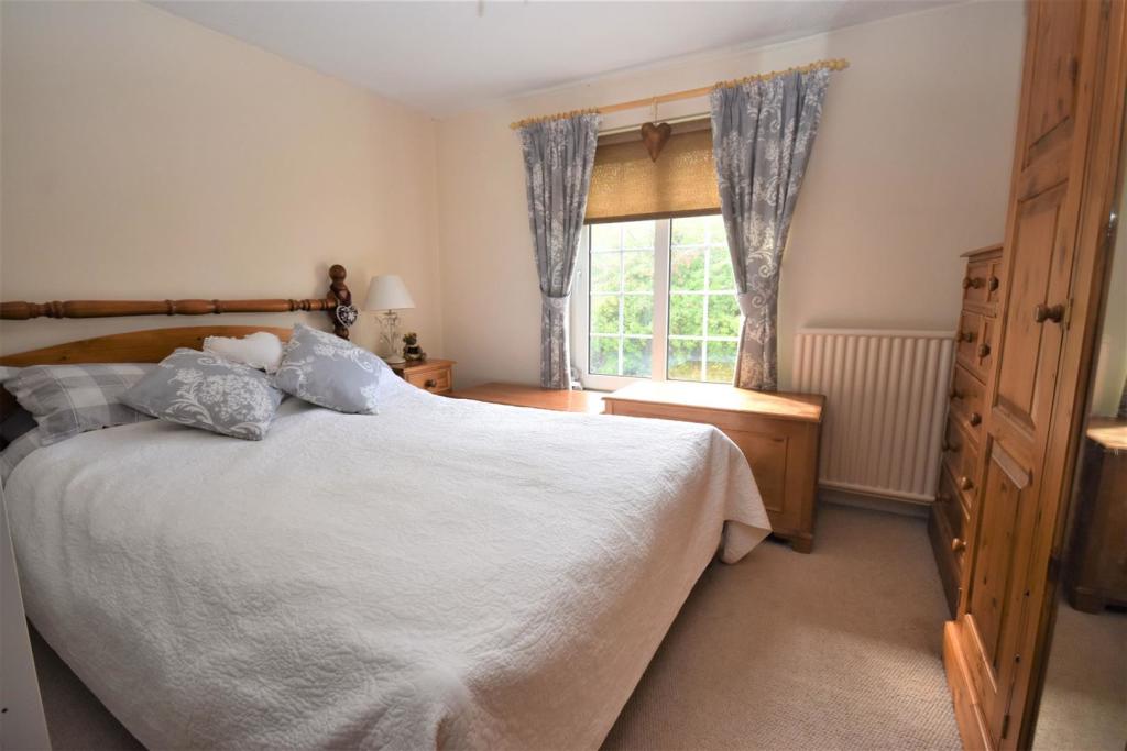 Bedroom 1.JPG