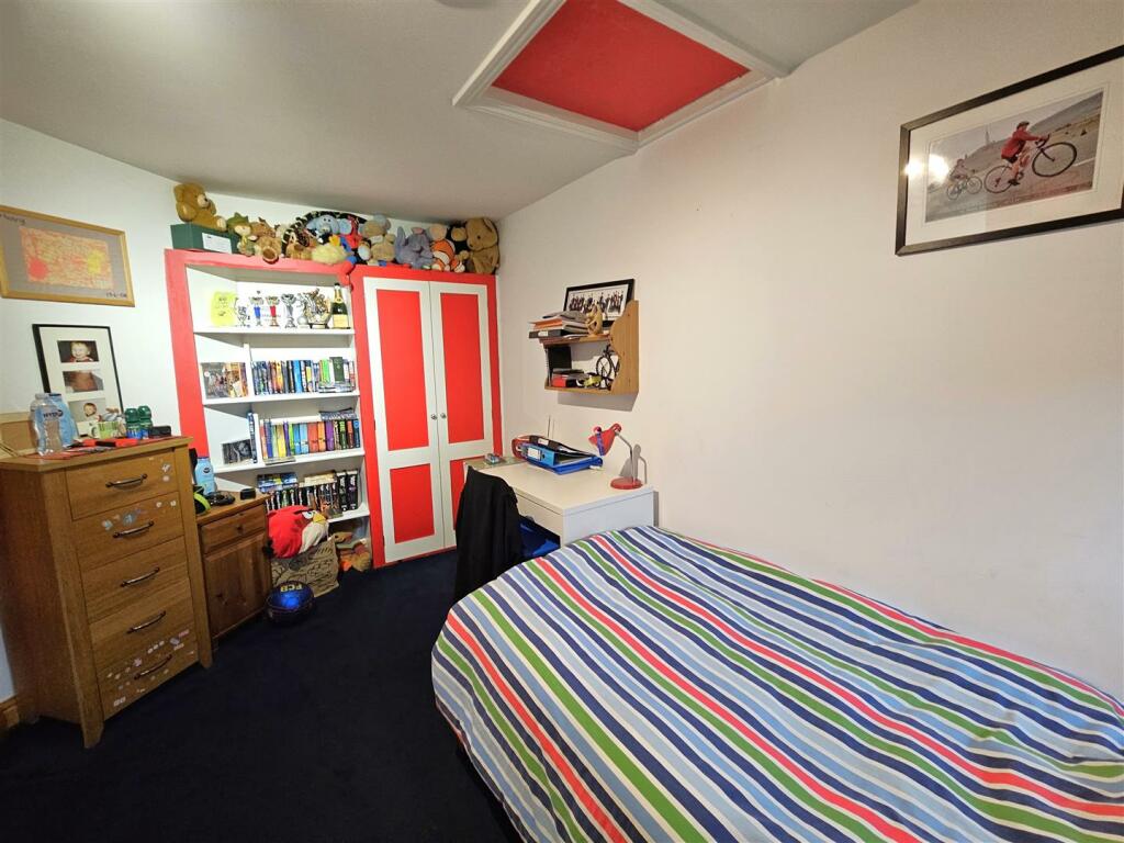 bed 2 2.jpg