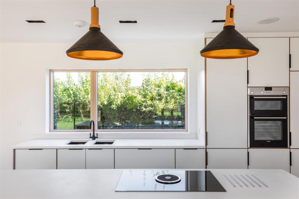 2 Loxley Stables (interior) (6).jpg