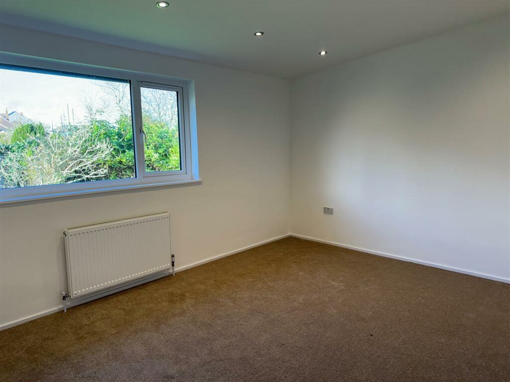 Bedroom..,..jpg