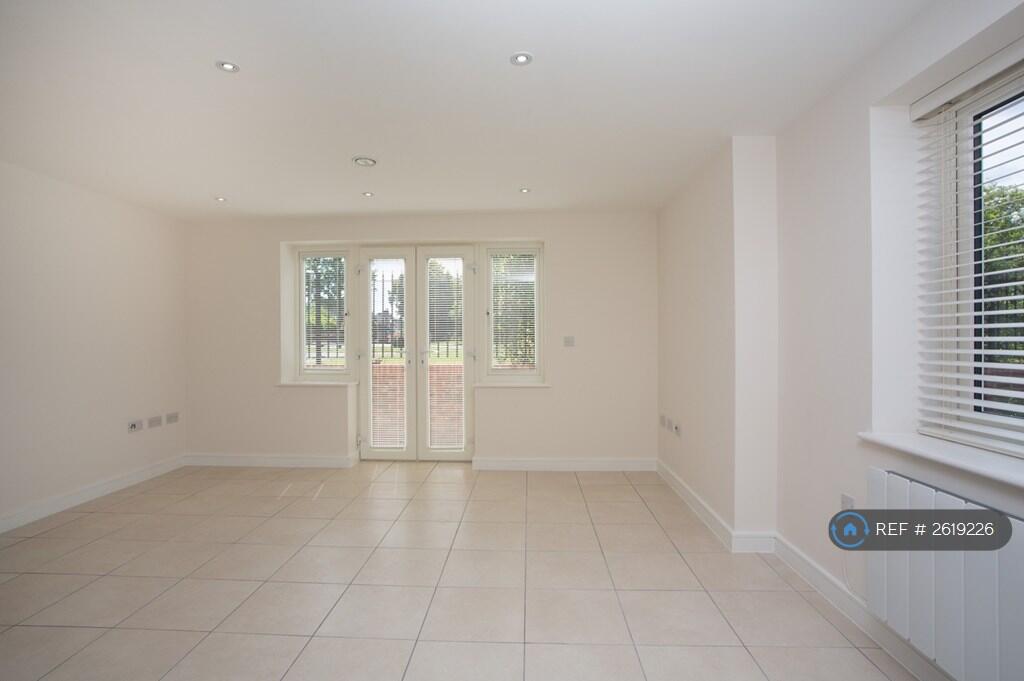 Living/Diner Area With External Access