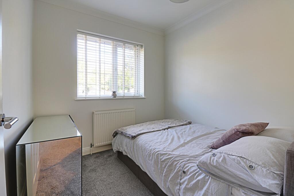 6 Imperial Court Bed 2