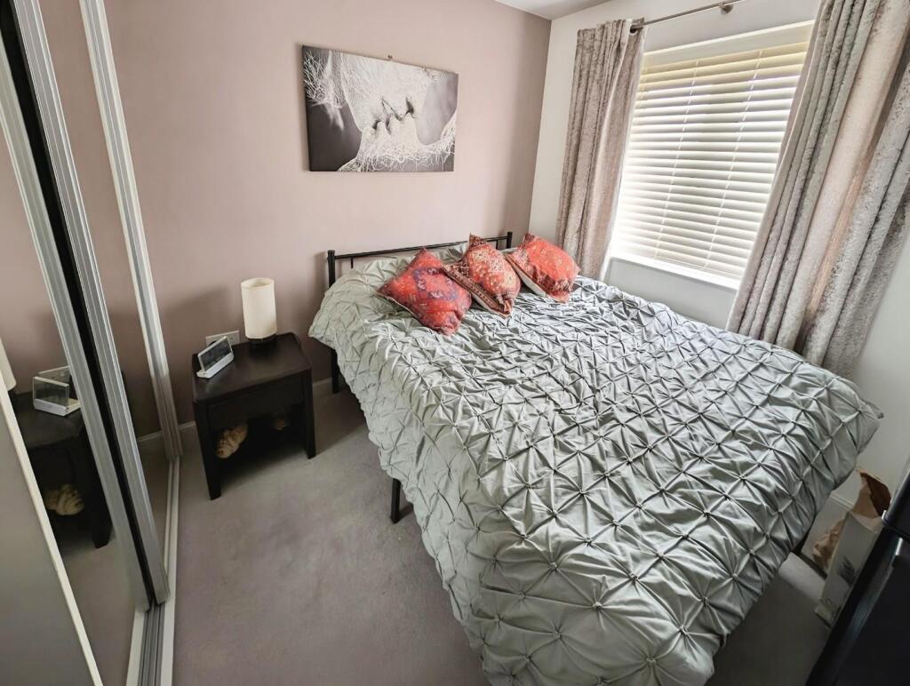 658e54a5-bed 202.jpg