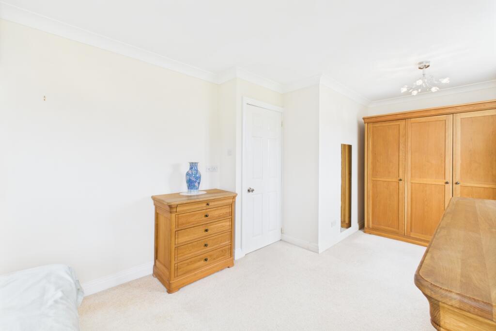 CAM03162G0-PR0312-STILL041