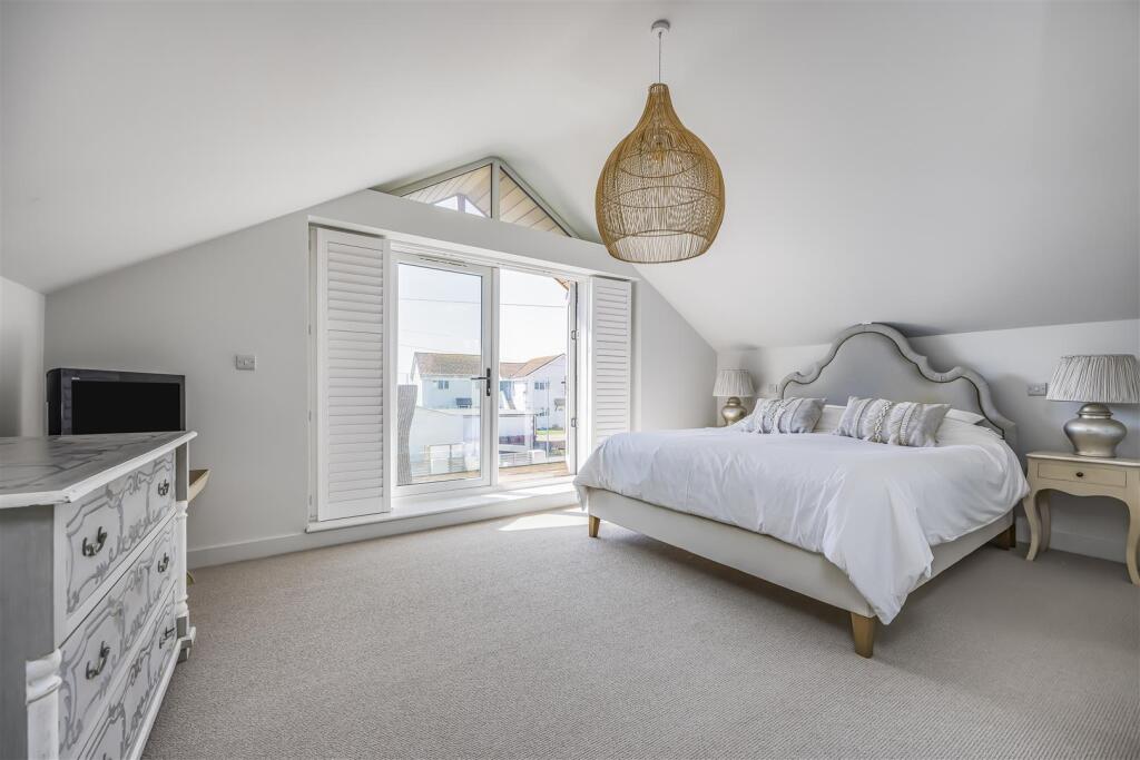 45 East Bracklesham Drive, Bracklesham Bay-Portico