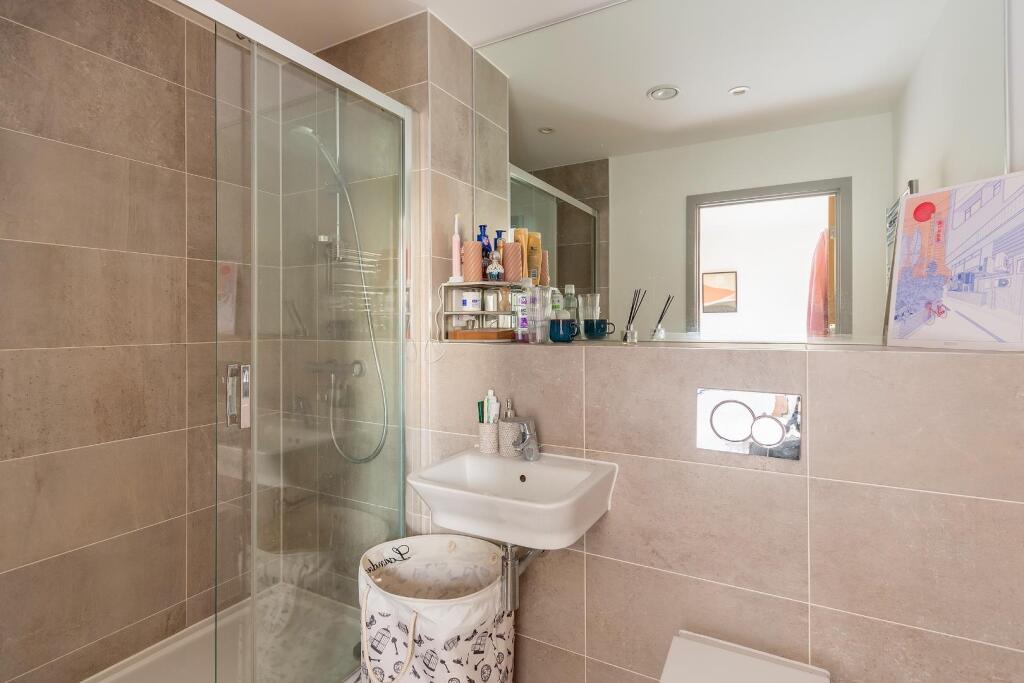 4P5W4AV - Ensuite B.jpg