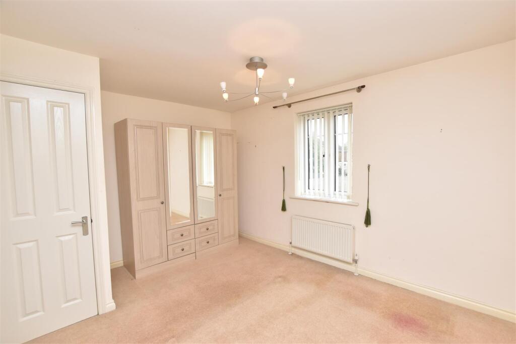BEDROOM 1 (FRONT)