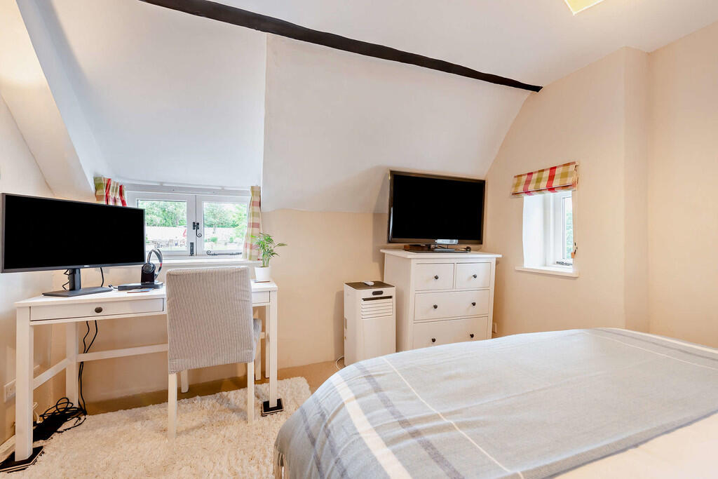 8649829-interior1...