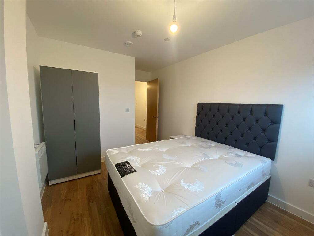 bed2.jpg