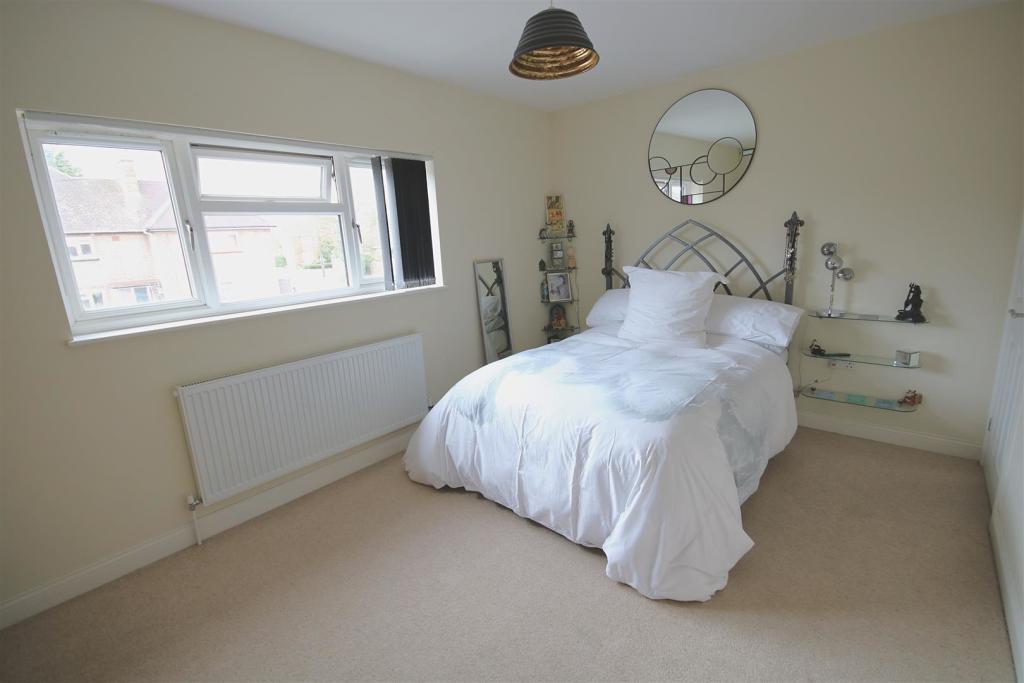 bed1.jpg