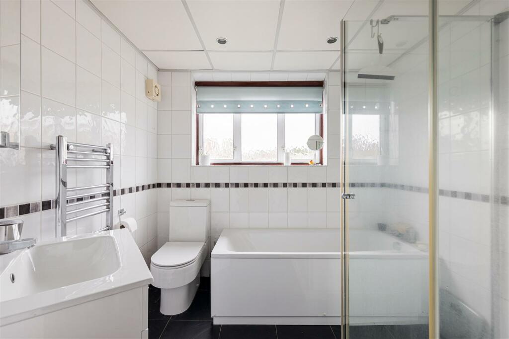 Larkshall Road E4