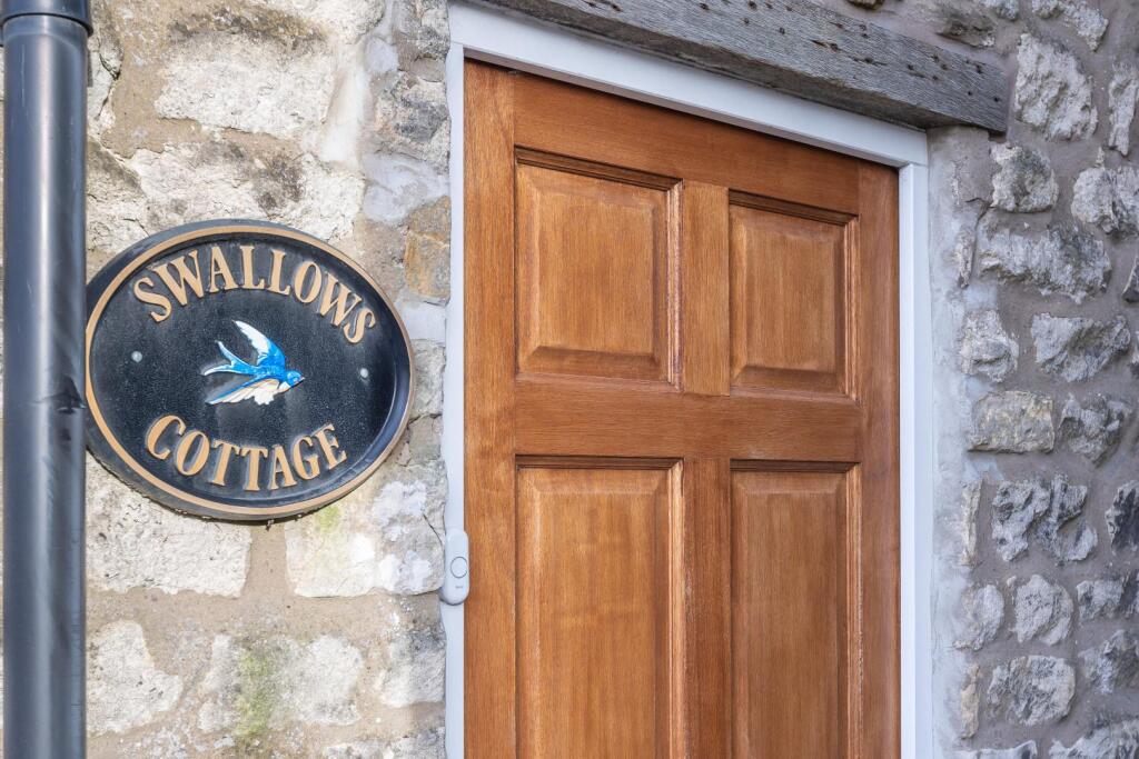 Swallows Cottage External-2.jpg