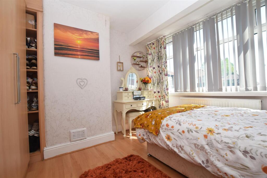 BEDROOM 2