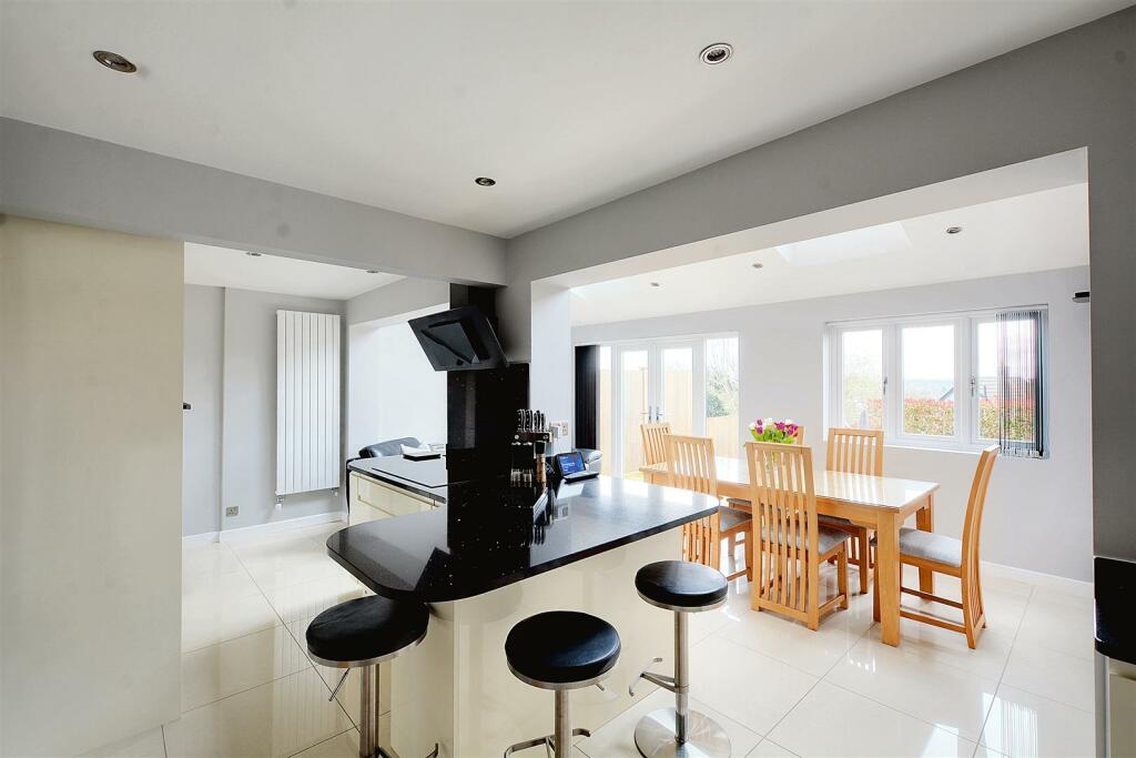 DSC_4336kitchen diner.jpeg