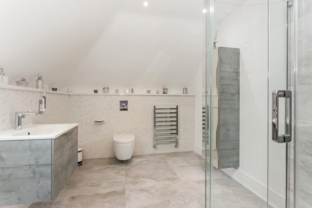 16 Woodhill Avenu...