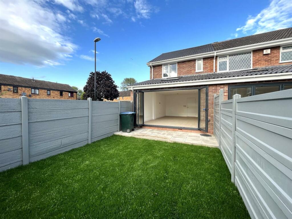 Linwood Drive, Garden.jpeg