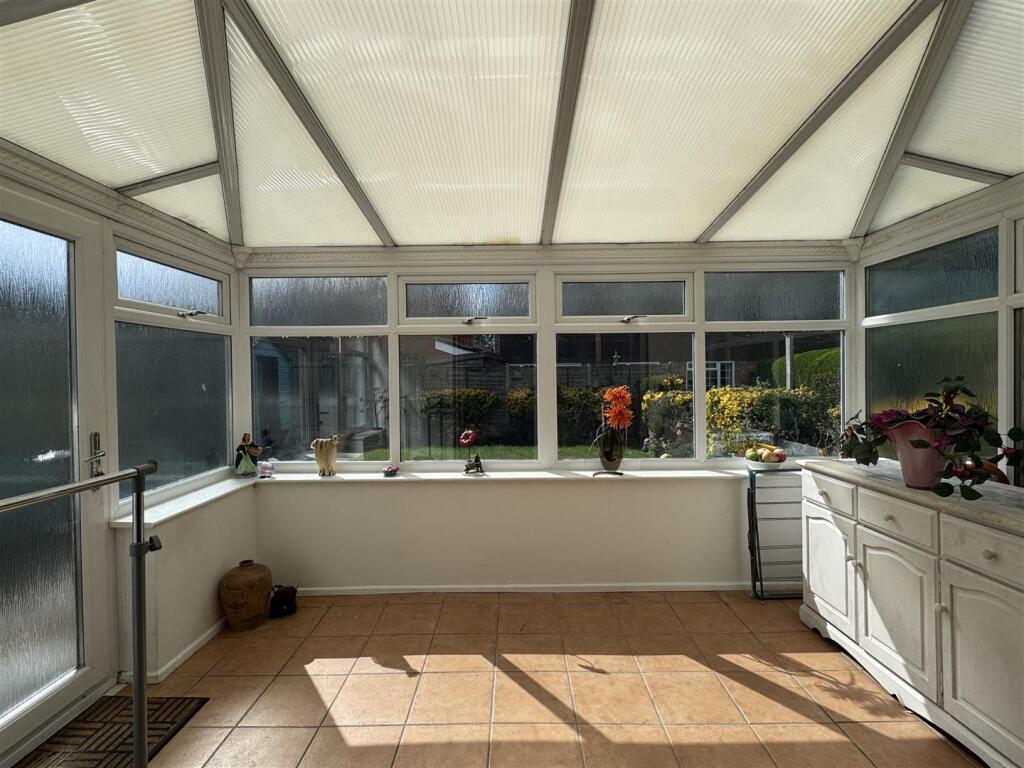 Conservatory/Dining Room