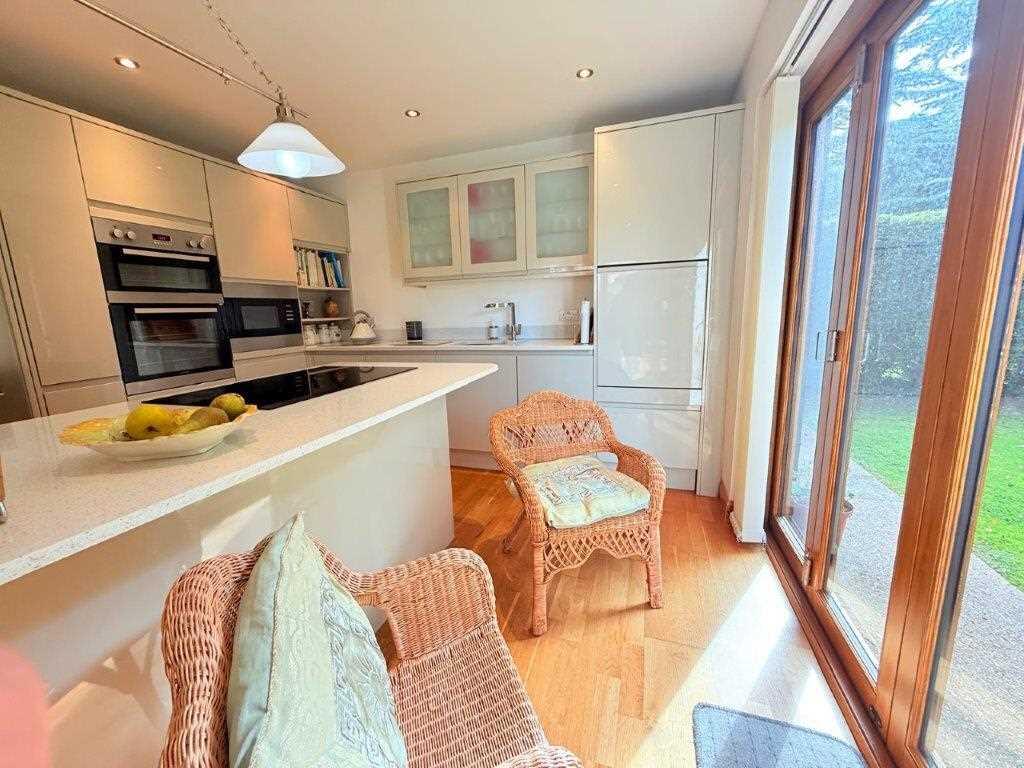 LIVING KITCHEN