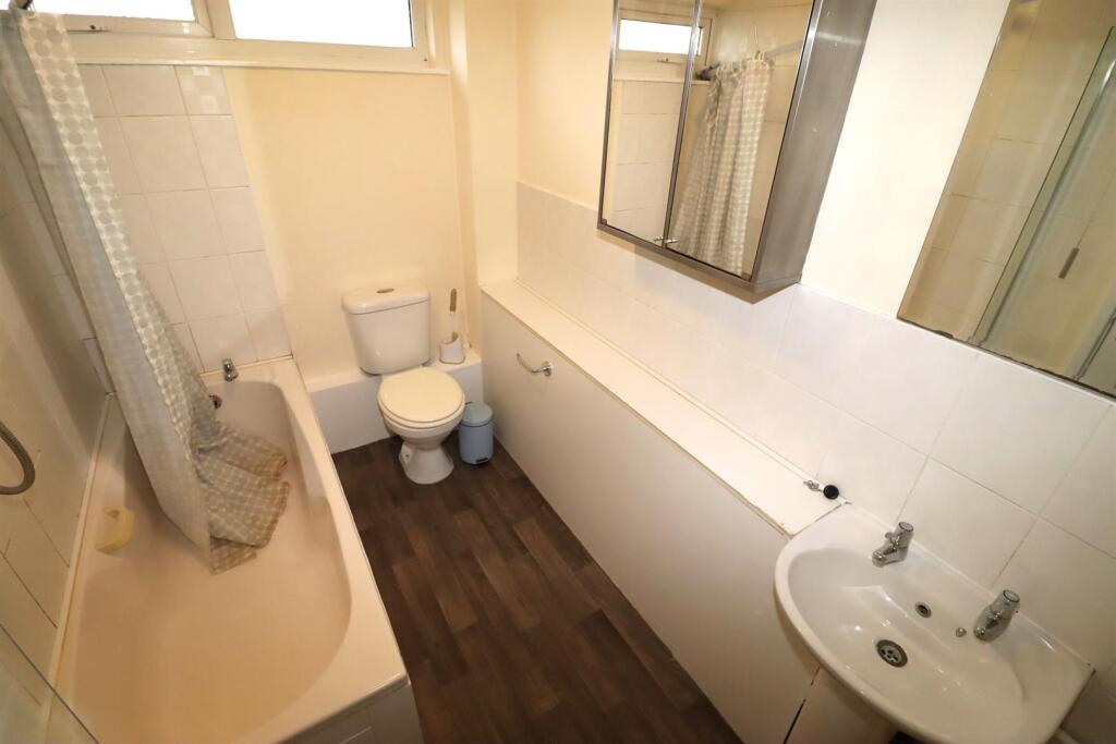 Bathroom.JPG