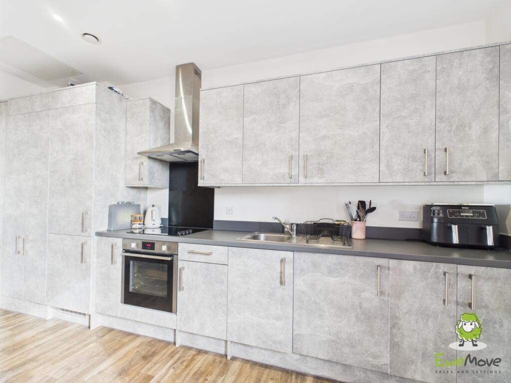 CAM03778G0-PR0266-STILL015