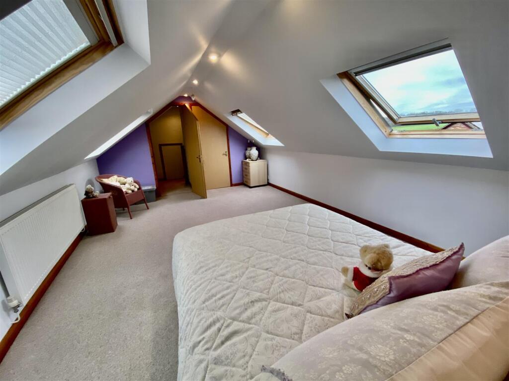 BEDROOM 5
