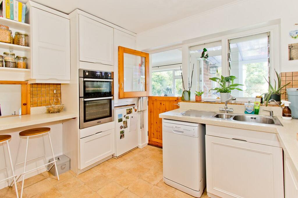 kitchen2.jpg