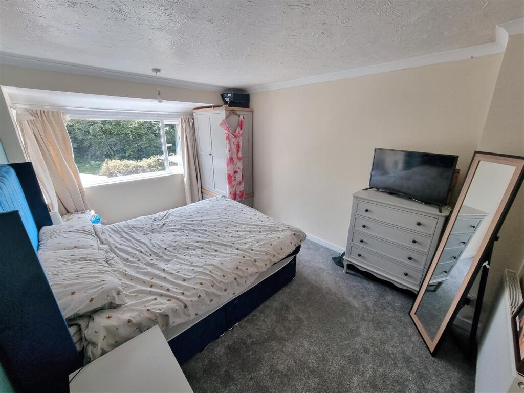 Bed 1.jpg