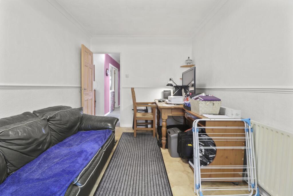 1cromerroad_finedon_rogers_11