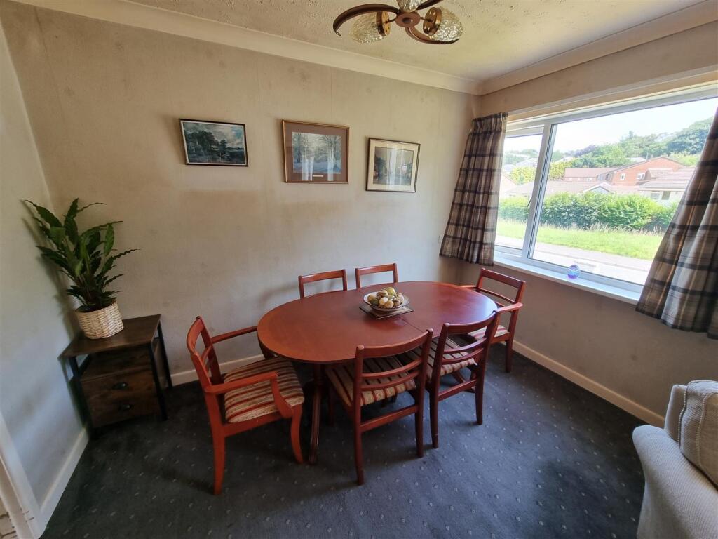 Dining room.jpg