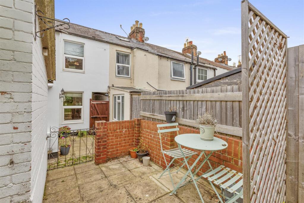 38 Temple End, HP13 5DS-7.jpg